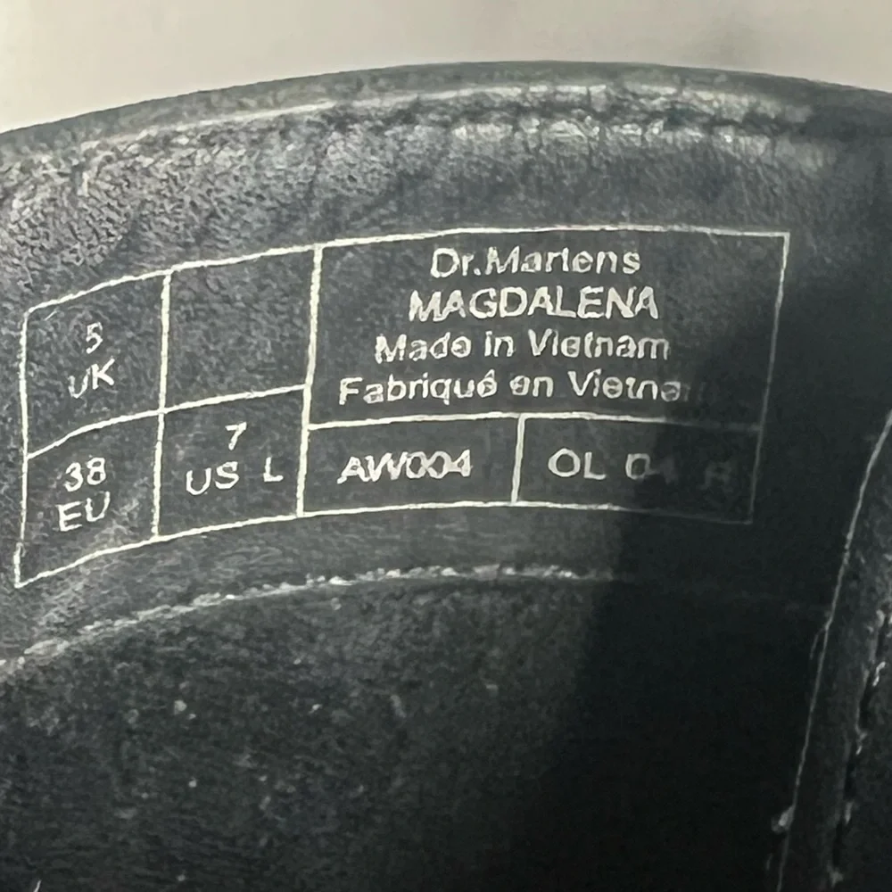 Dr. Martens Magdalena Women’s Black Leather Heeled Chelsea Boots Size 7 - Picture 2 of 9